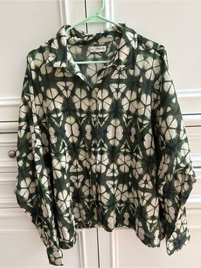 Natural Life Tie-Dye Button-Up Shirt in Forest Green and Cream NWOT
